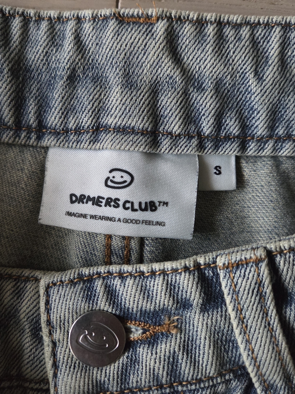 Drmers club baggy jeans in light acid wash - Picture 4 of 7